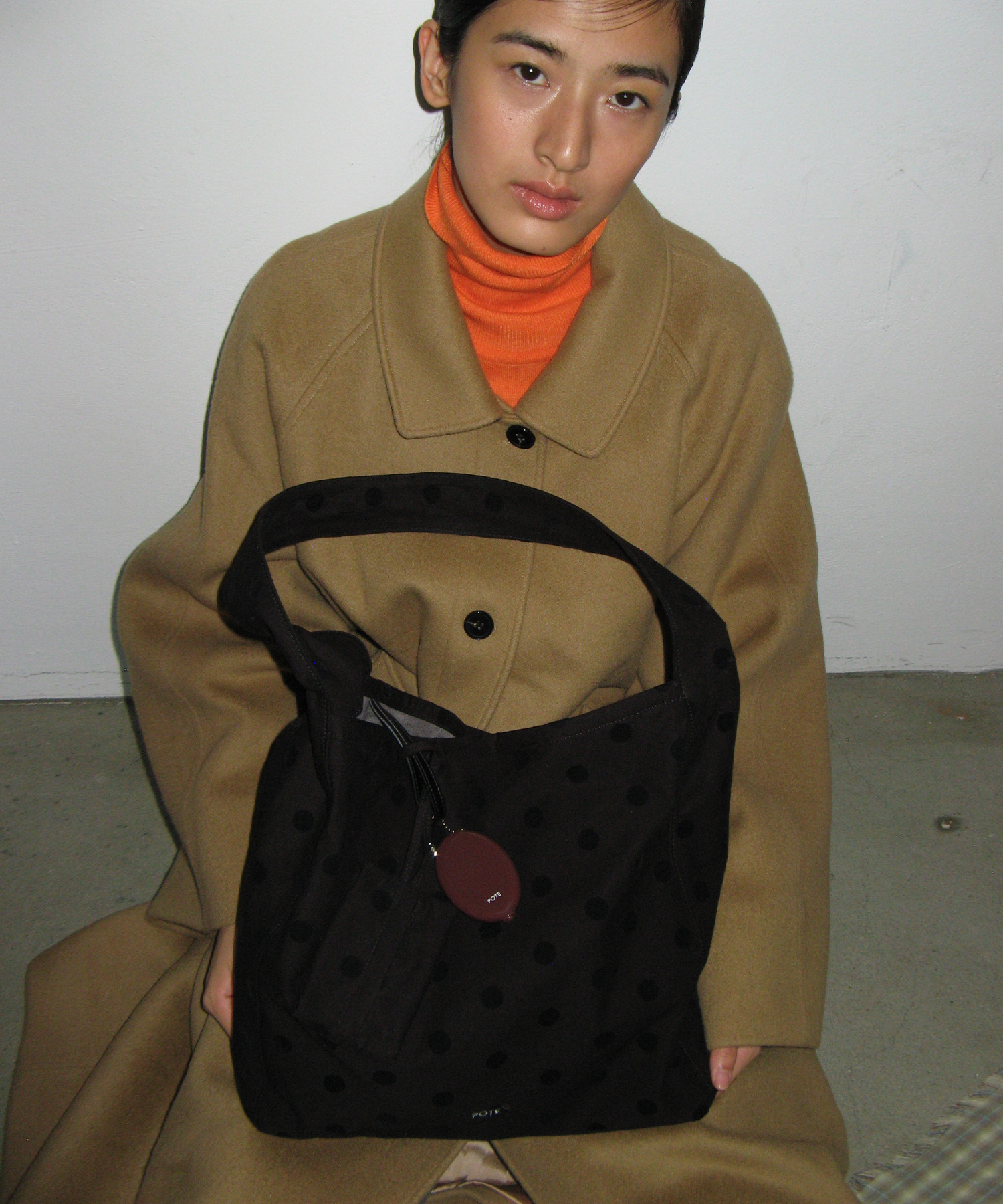 0007 Layered Pouch Hobo Bag_Dot Black