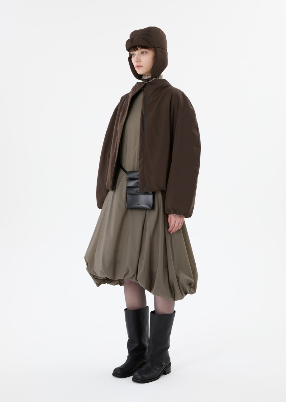 아모멘토(AMOMENTO) TAFFETA PADDED RAGLAN SHORT JUMPER (2COLORS