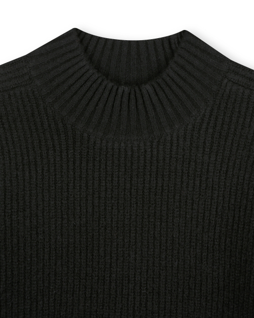 [BESLOW X Sakhyung] MOCK NECK SHORT SWEATER BLACK