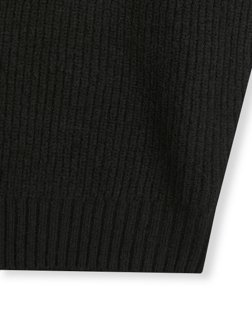 [BESLOW X Sakhyung] MOCK NECK SHORT SWEATER BLACK