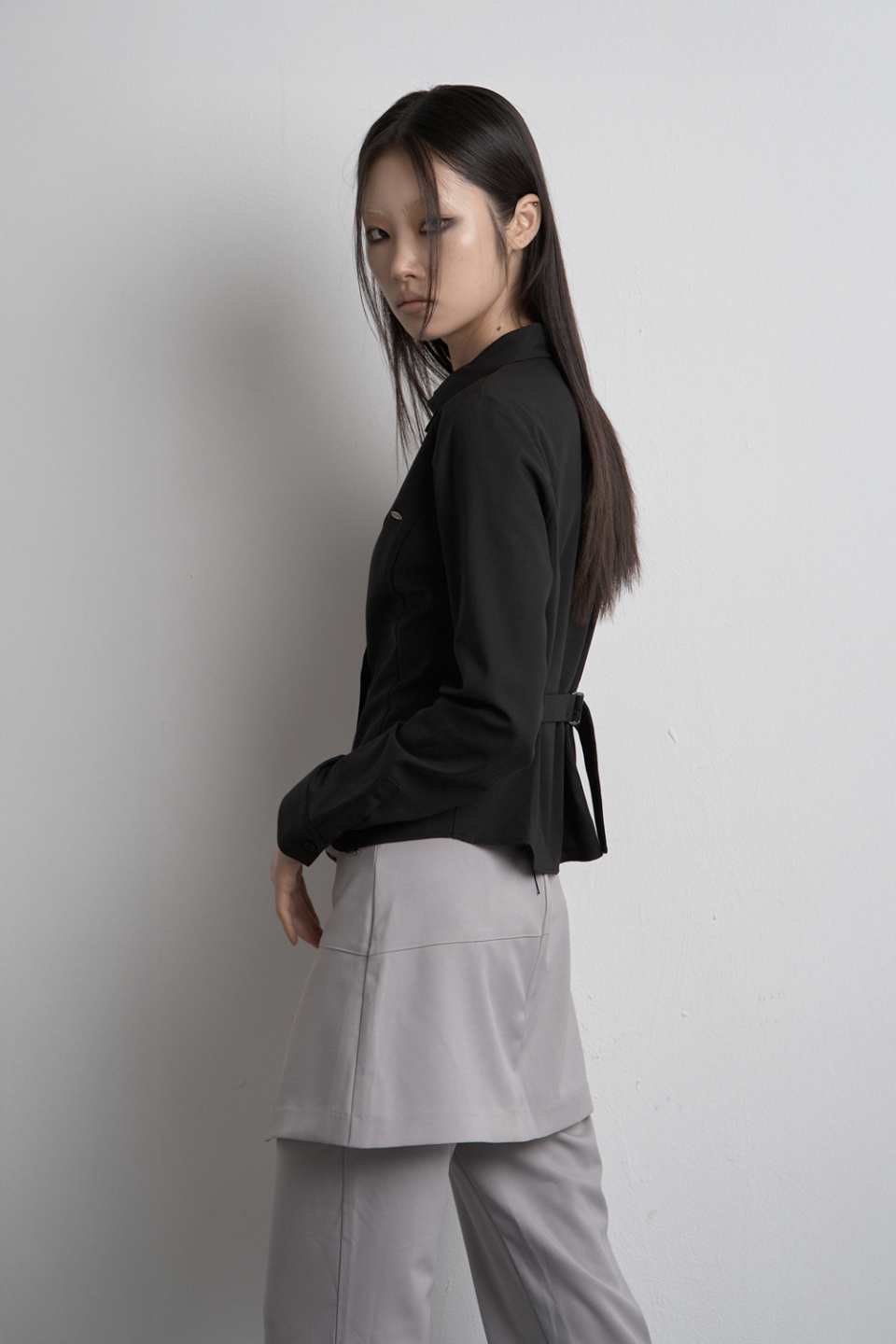 MUSINSA公式 | SYNERJYN DIAGONAL UNBALANCED SHIRT BLACK