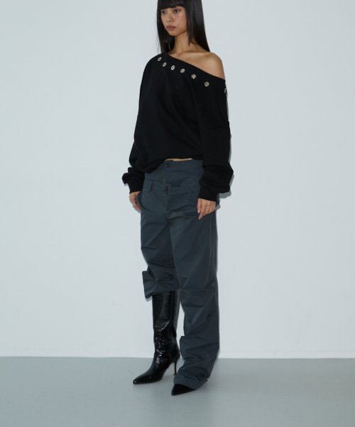 Unbalance Stud Sweatshirt (BLACK)
