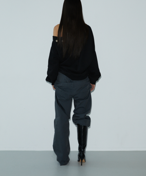 Unbalance Stud Sweatshirt (BLACK)