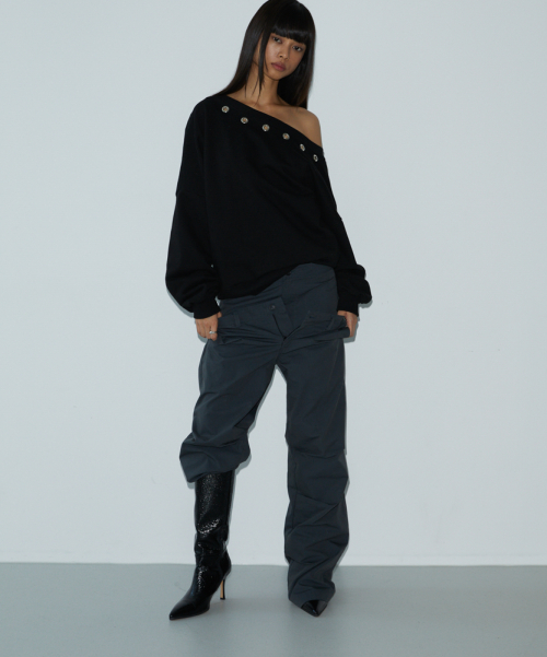 Unbalance Stud Sweatshirt (BLACK)