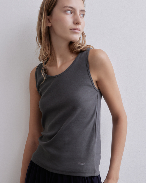 Sehr& Sleeveless (Charcoal)