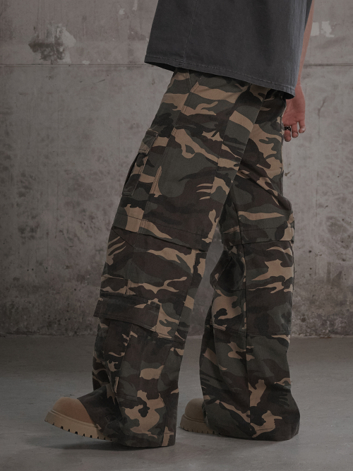 Multi Pocket Cargo Flare Camo Pants - Camo