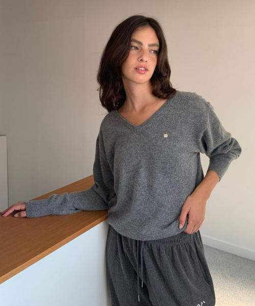 Metal Logo V-Neck Knit угольныйсерый