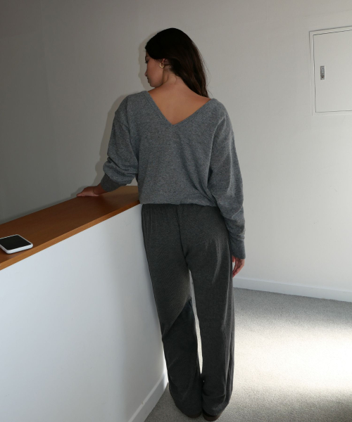 Metal Logo V-Neck Knit угольныйсерый