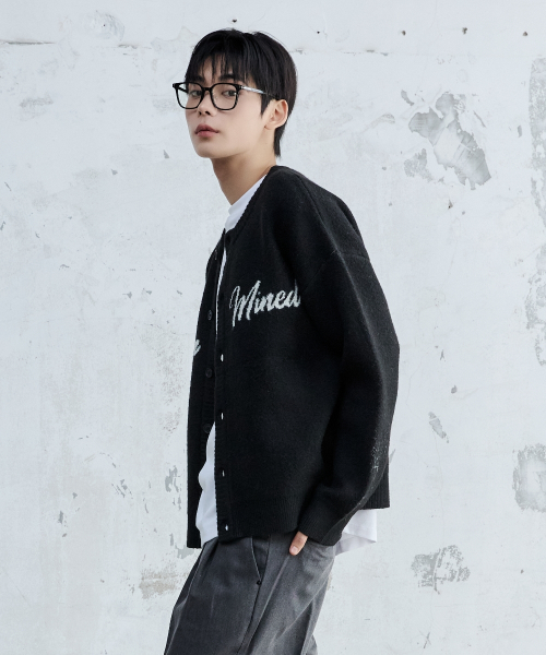SCRIPT TYPE ROUND NECK CARDIGAN BLACK