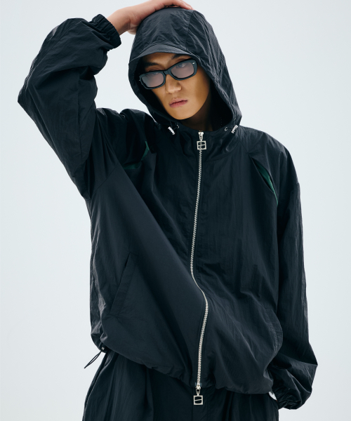Ветровка из нейлона с разрезами (Black)