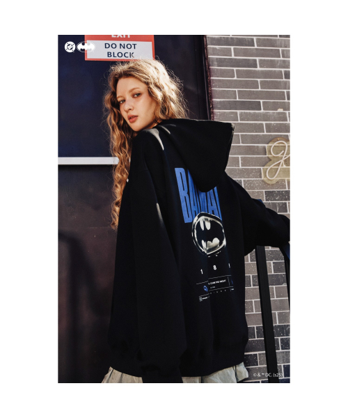 (UNI) (GOLDEN BEAR X BATMAN) Худи с принтом Бэтмена на спине G4TAW25071BKX