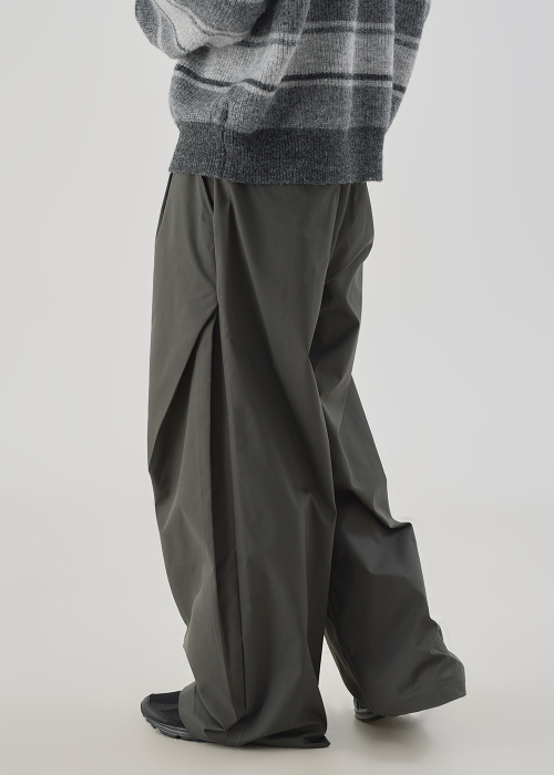 Широкие слаксы с защипами и резинкой сзади, 2 colors