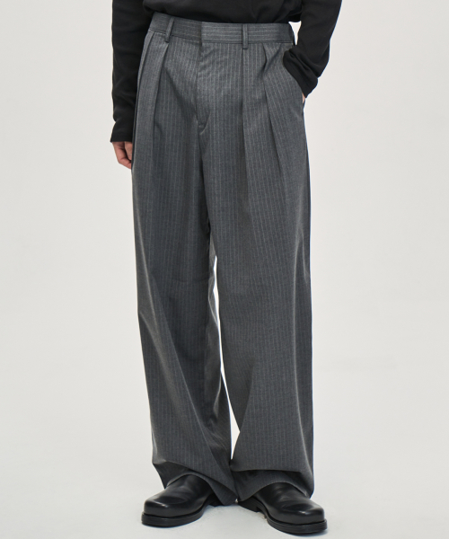 TWO TUCK PIN-STRIPE WIDE SLACKS (GRAY)