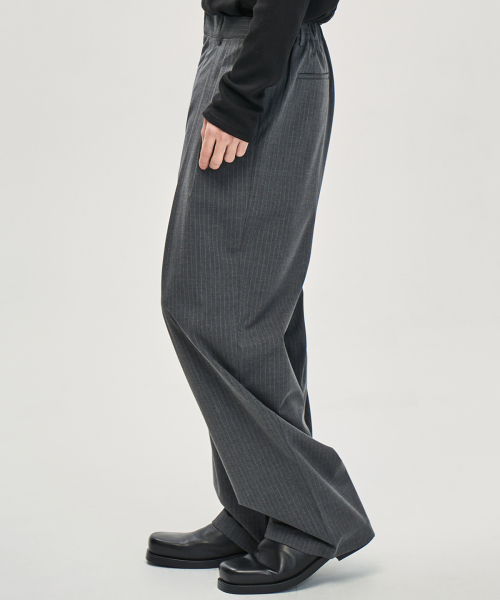 TWO TUCK PIN-STRIPE WIDE SLACKS (GRAY)