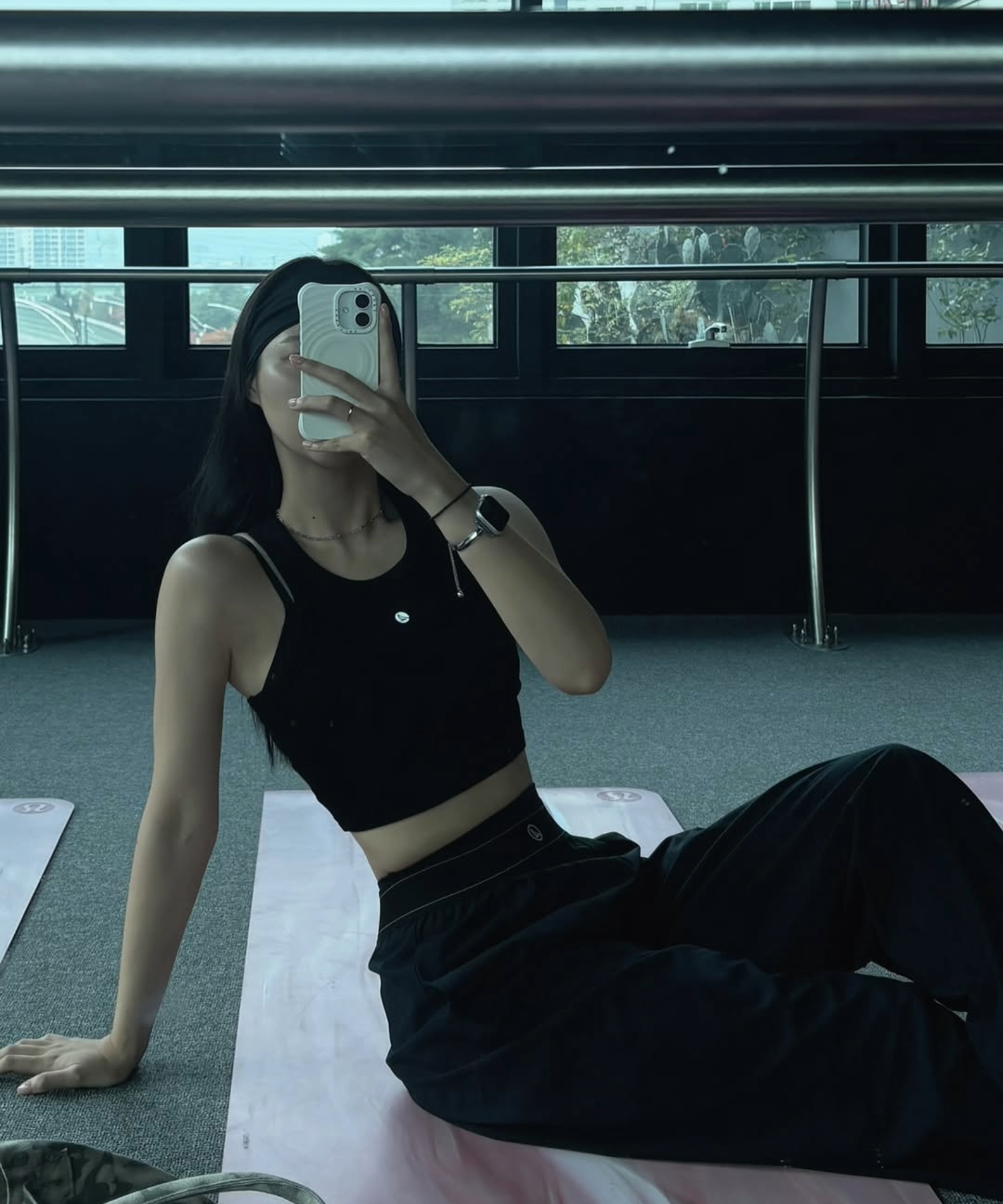 High-Waisted Trousers (Black)