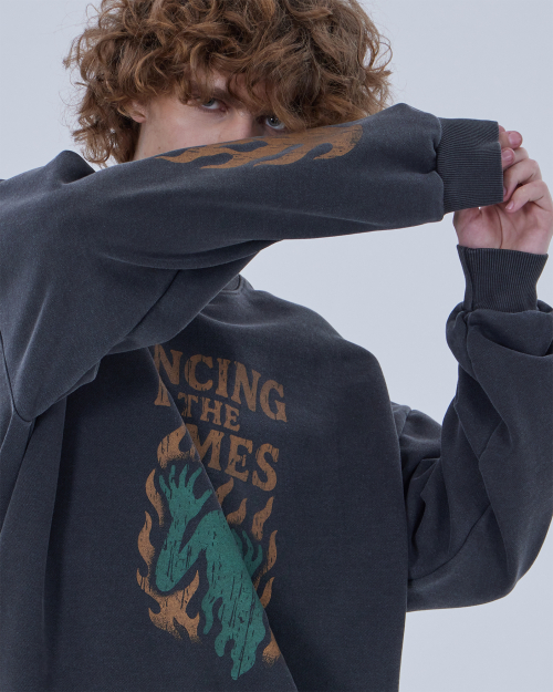 IN THE FLAMES PIGMENT SWEATSHIRT (CHARCOAL)