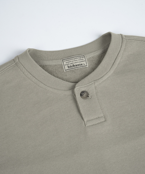 Однокнопочный Генри шея свитер Oxford Beige