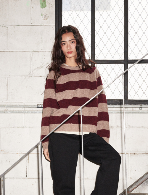 Noor Wool Stripe Round Knit Taupe/Wine