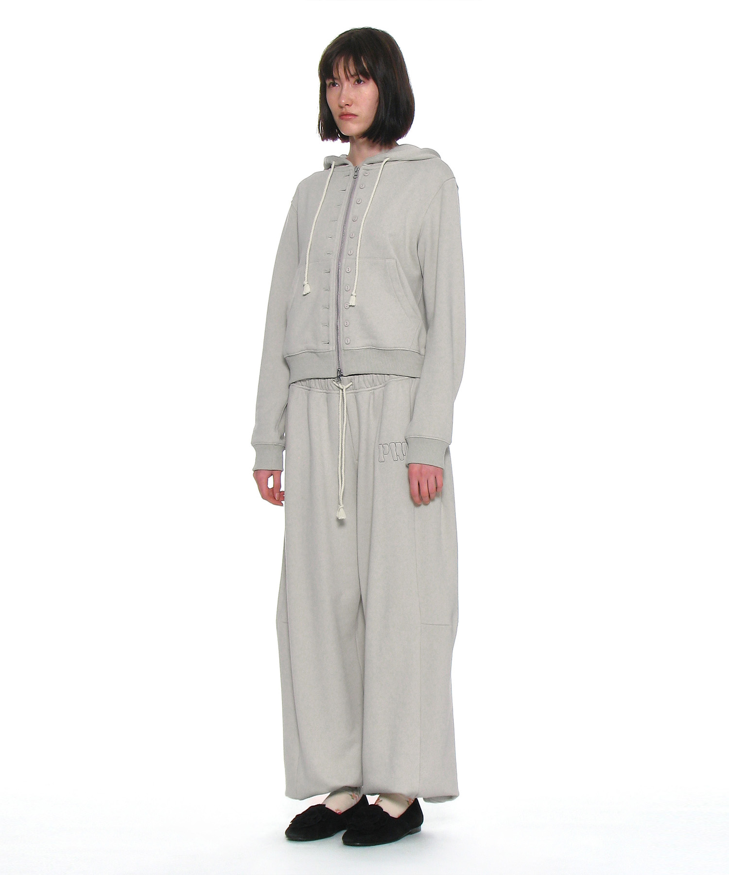 76 APPLIQUE ROUNDING SWEATPANTS_MINT GREY