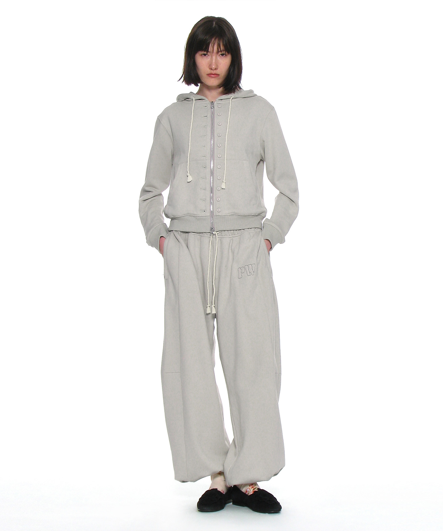 76 APPLIQUE ROUNDING SWEATPANTS_MINT GREY