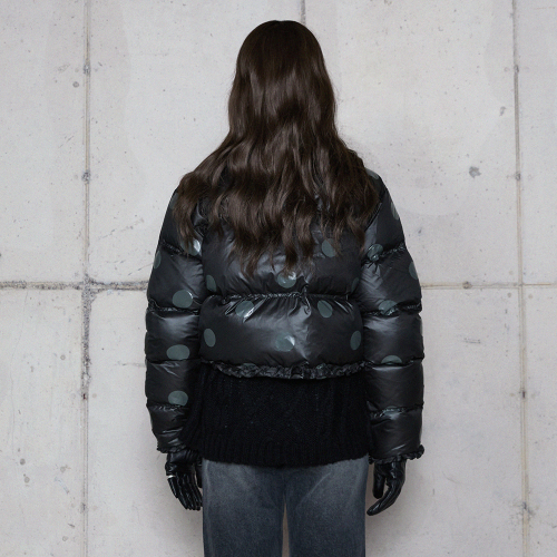 Укороченный пуховик в горошек DOT CROPPED DOWN JACKET BLACK BR4NZ002