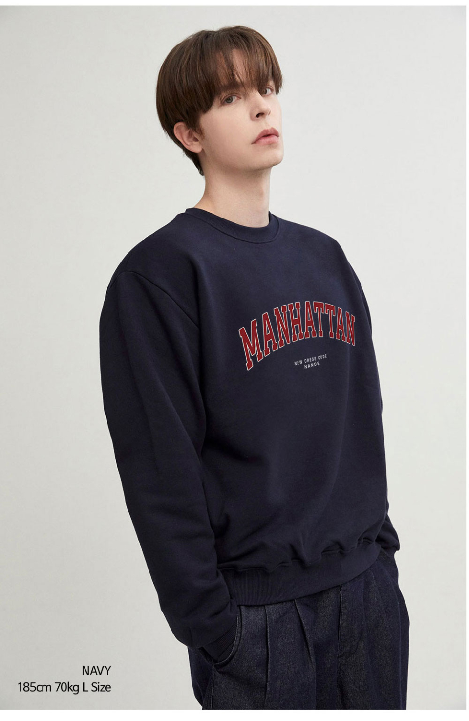 네이비색상옷을 입은 남자 사진