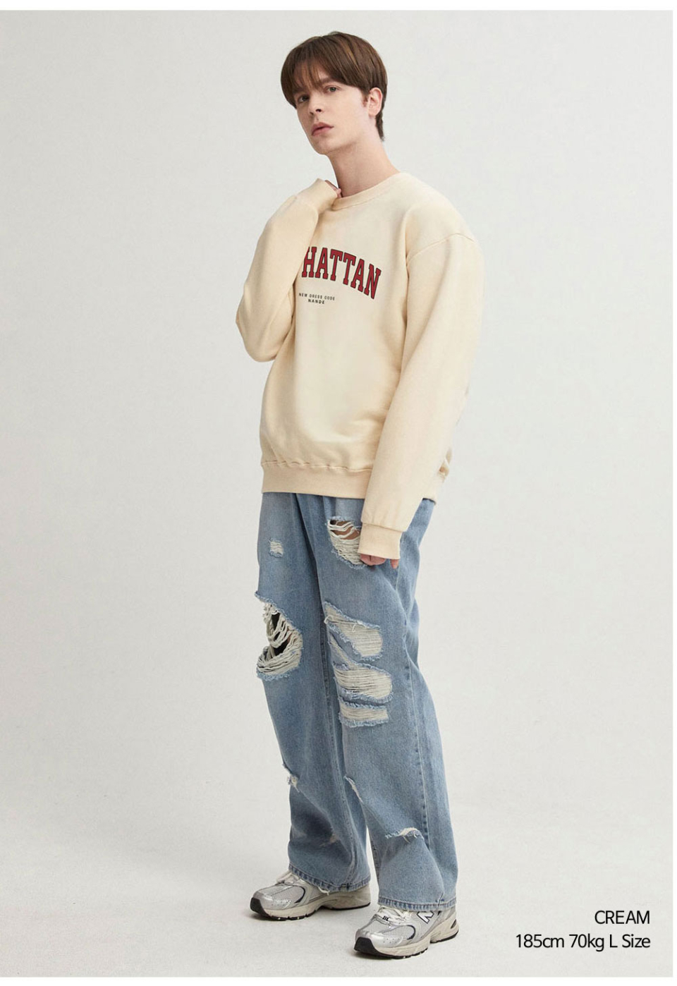 크림색상옷을 입은 남자 사진