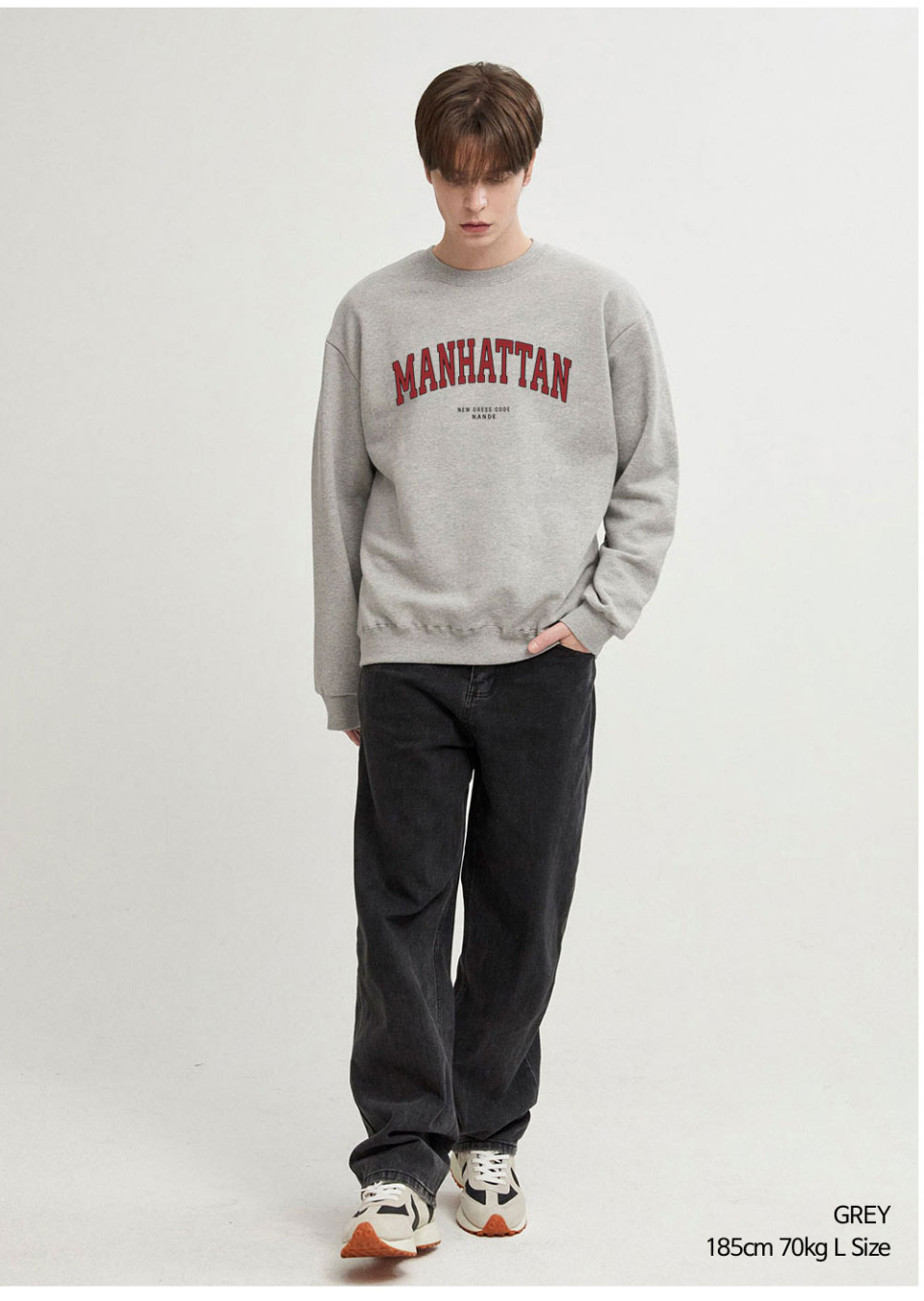 그레이색상옷을 입은 남자 사진