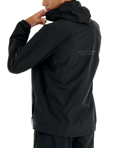 Men’s Light On Windbreaker