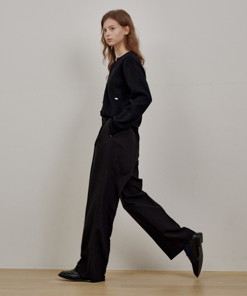 Soft Two-Tuck Wide Slacks Black
