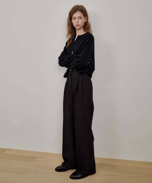Soft Two-Tuck Wide Slacks Black