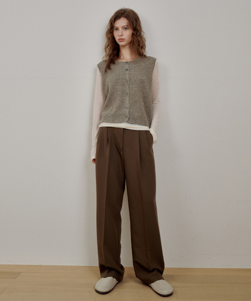 Soft Two-Tuck Wide Slacks Brown