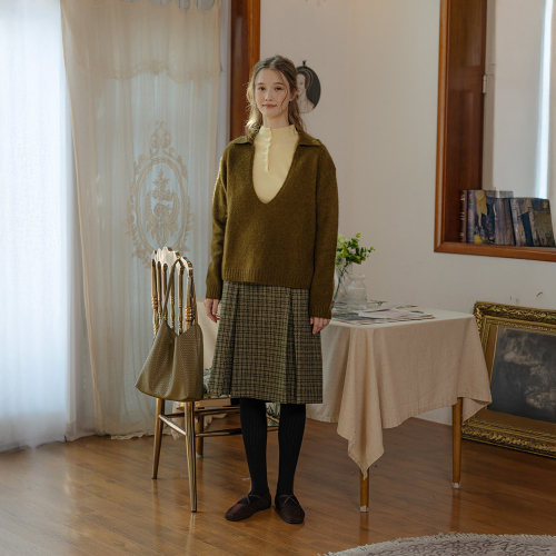 PM_Big v neck olive long sleeve knit