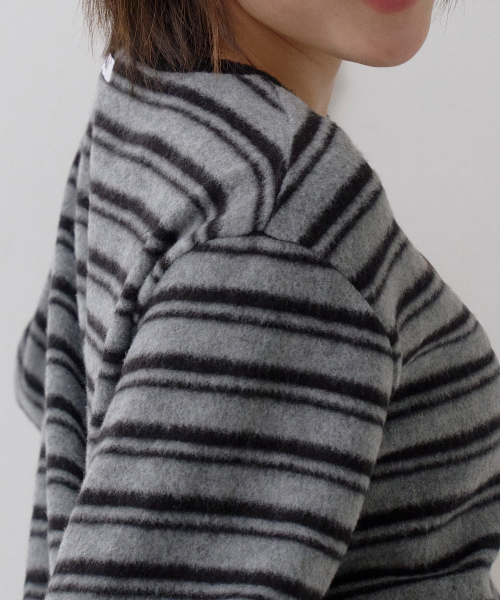 Пуловер в полоску Stripe Brush V-neck Black
