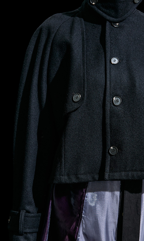 Reglan trench cropped wool coat черный