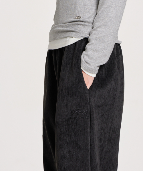 VELOUR SIGNATURE EMBROIDERED BANDING PANTS, BLACK