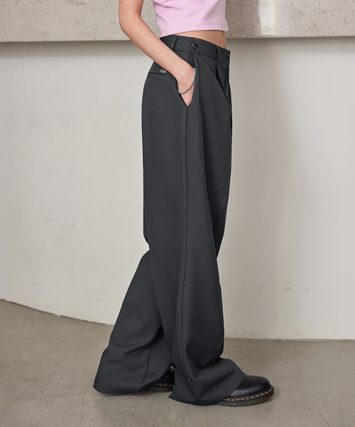 ONE-TUCK SIDE BUTTON WIDE SLACKS, CHARCOAL