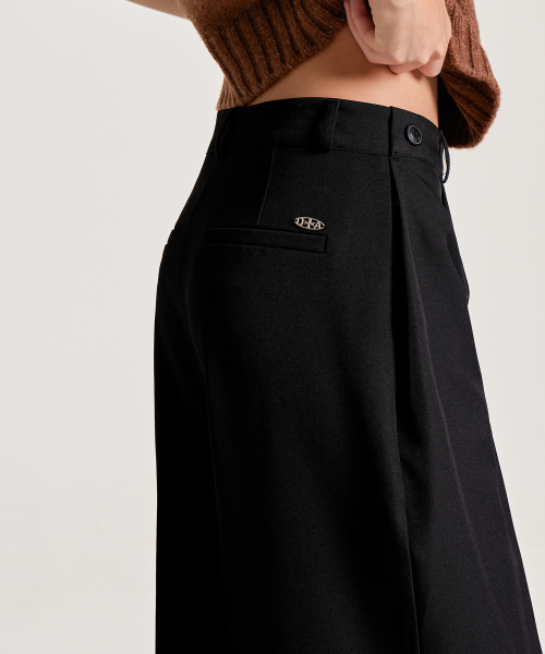 ONE-TUCK SIDE BUTTON WIDE SLACKS, BLACK