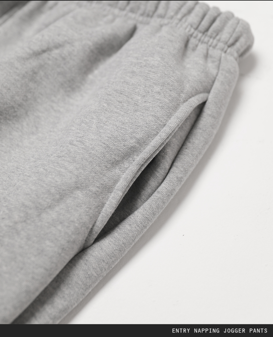 "봉제방법 EXTRA NEEDLE STITCH 내구성을 높이는 인심 엑스트라 스티치  OVERFIT PATTERN 릴렉스한 착용감을 위해 오버핏으로 설계"