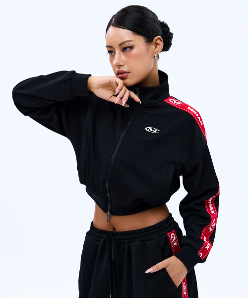 Кроп-трек-куртка с лентой и надписью (BLACK)