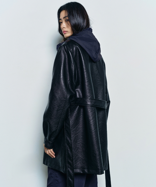 VINTAGE TEXTURED LEATHER BELTED COAT_BLACK