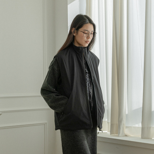 LS_Loose black zipper vest