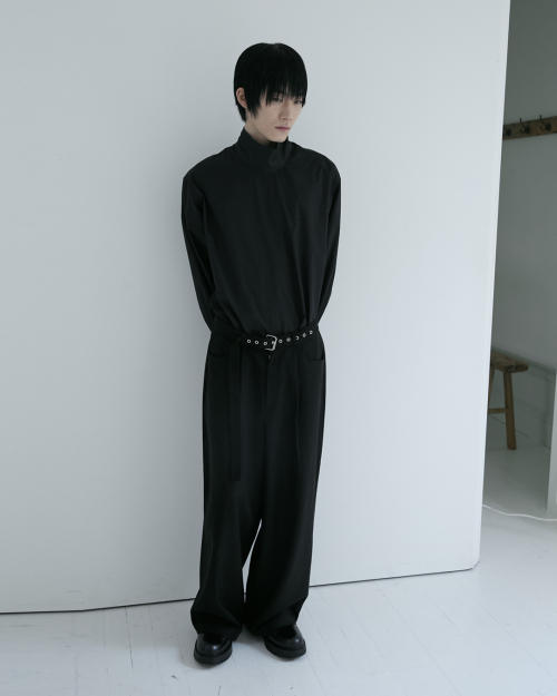BELTED CURVED SLACKS (BLACK)