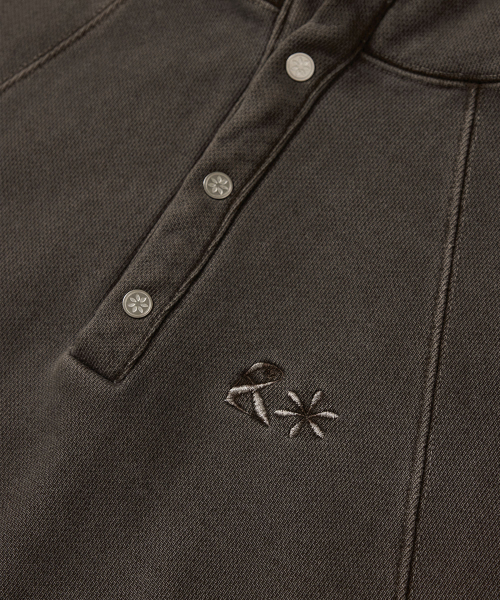 Плотное худи на пуговицах с пигментным окрасом Charcoal Brown : RADIANT154