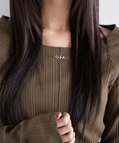 PLEATED PENDANT BOAT NECK T-SHIRT, коричневый