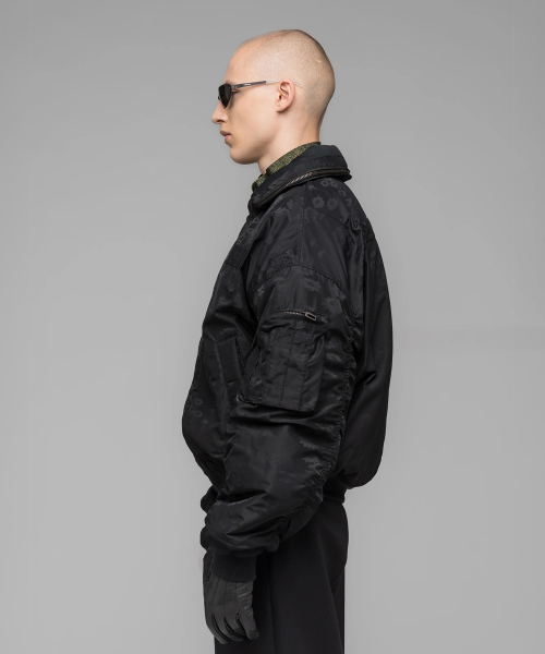 (U) Бомбер MELTING DAISIES BOMBER BLACK FLOWERS