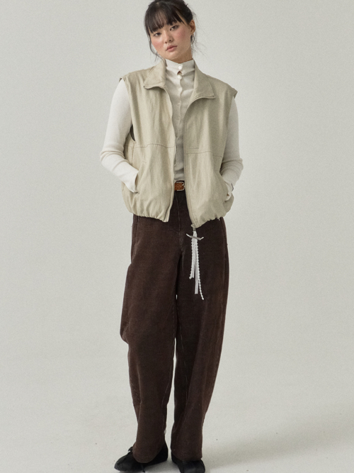 High Neck Faux Leather Vest with Lace Zip_Cream