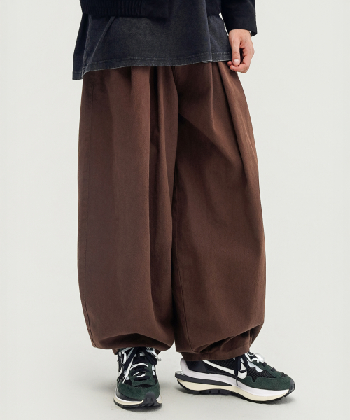 Inverted Tuck Balloon Fit Wide Cotton брюки (BROWN)