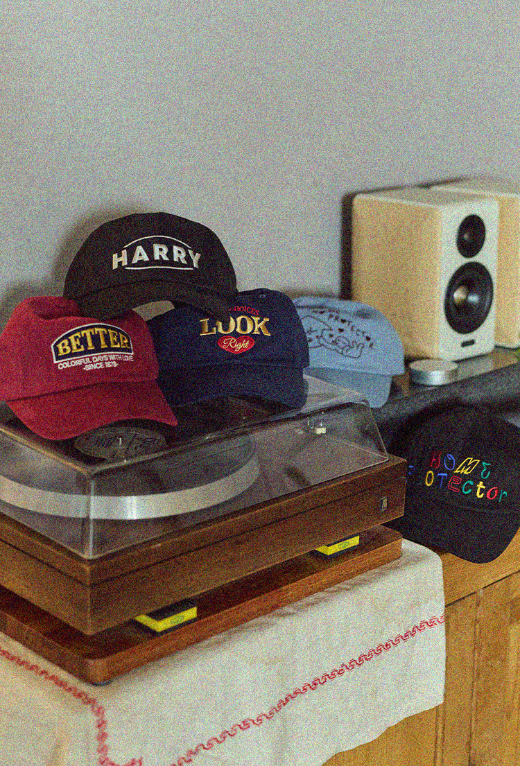 GRAPHIC LOGO BALL CAP