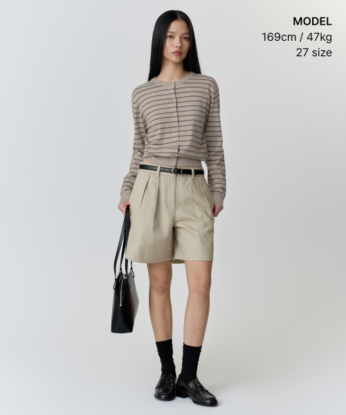 WOMENS REVERSE TWO TUCK WIDE CHINO SHORTS [LIGHT BEIGE]